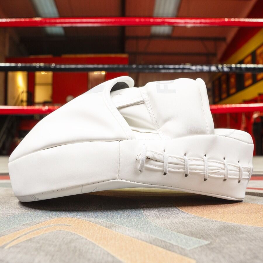 forza_boxing_pads_white_05_1